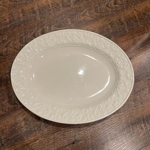 Biltmore Phoebe 15" Oval Serving Platter in Cream